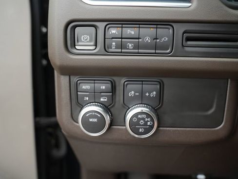 Used 2022 GMC Yukon XL SLT w/ SLT Premium Package AWD/4WD image 35