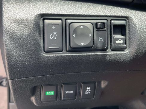 Used 2015 Nissan Sentra SR w/ Protection Package FWD image 28