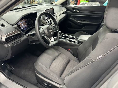 Used 2024 Nissan Altima 2.5 SV image 13
