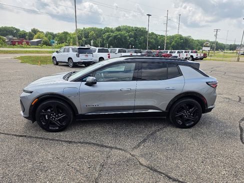 Used 2024 Chevrolet Equinox EV RS AWD/4WD image 2