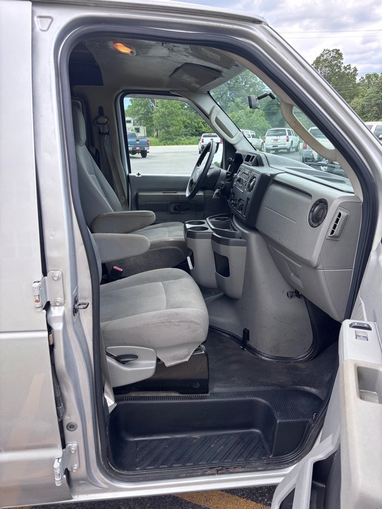 Used 2011 Ford E-350 and Econoline 350 Extended Super Duty w/ Commercial Cargo Van Pkg RWD image 10