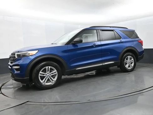 Used 2023 Ford Explorer XLT w/ Equipment Group 202A AWD/4WD image 5