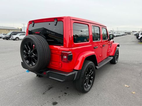 Used 2022 Jeep Wrangler Unlimited Sahara w/ Cold Weather Group image 14