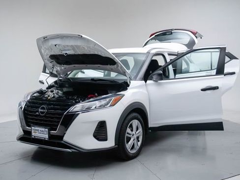 Used 2022 Nissan Kicks S FWD image 18