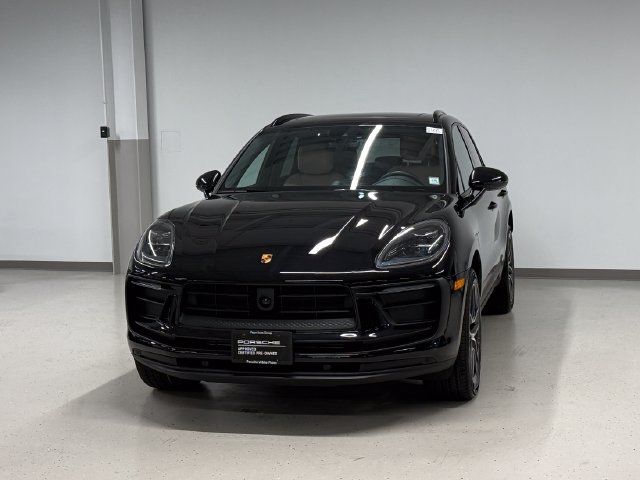 Certified 2026 Porsche Macan AWD/4WD image 1
