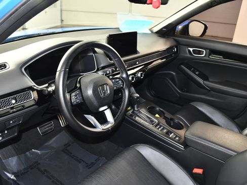Used 2023 Honda Civic Sport Touring image 2