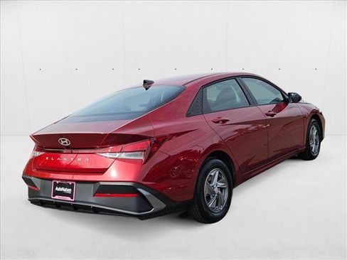 New 2025 Hyundai Elantra SE image 2