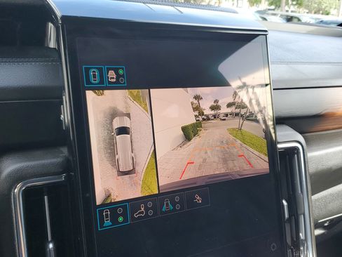 Used 2025 GMC Yukon XL Denali image 29