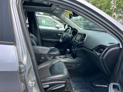 Used 2022 Jeep Cherokee Trailhawk w/ Sun, Sound & Nav Group AWD/4WD image 39