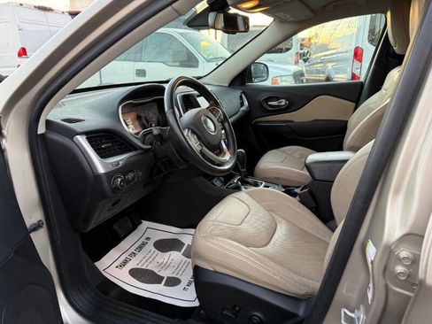 Used 2015 Jeep Cherokee Limited w/ Luxury Group image 19