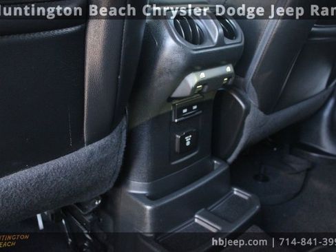 Used 2021 Jeep Wrangler Unlimited Sahara image 33