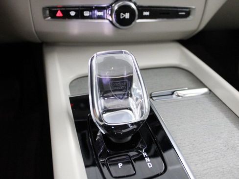 Certified 2023 Volvo XC60 B5 Ultimate w/ Climate Package image 26