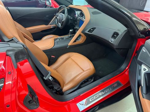 Used 2019 Chevrolet Corvette Stingray Convertible w/ 2LT Preferred Equipment Group RWD image 3