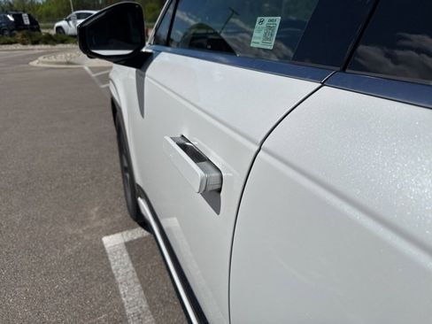 New 2026 Hyundai Ioniq 9 SEL image 14