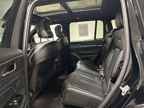 Used 2023 Jeep Grand Cherokee Overland w/ Adv Protech Group III AWD/4WD image 24