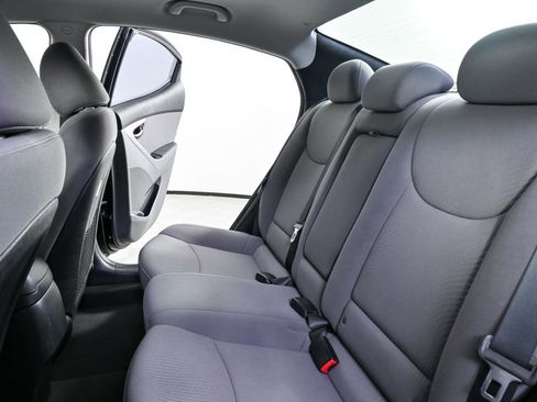 Used 2014 Hyundai Elantra SE image 17