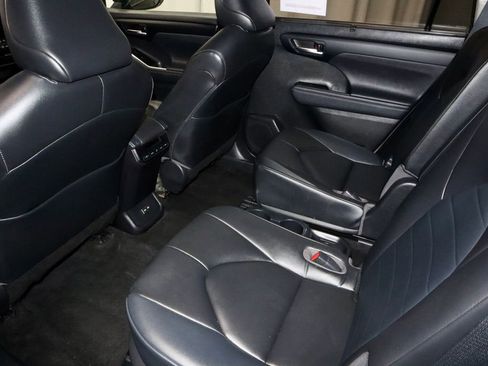 Used 2023 Toyota Highlander XLE AWD/4WD image 22