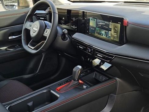 New 2025 Nissan Kicks SR w/ Illumination Package image 8