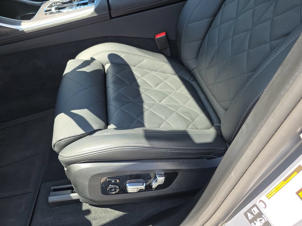 Used 2025 BMW X7 xDrive40i w/ Premium Package AWD/4WD image 19