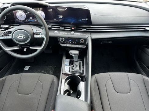 New 2025 Hyundai Elantra SEL image 10