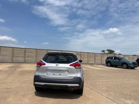 Certified 2020 Nissan Kicks SR FWD image 19