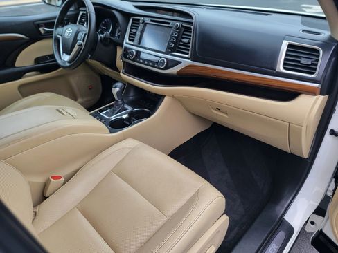 Used 2019 Toyota Highlander Limited Platinum image 18