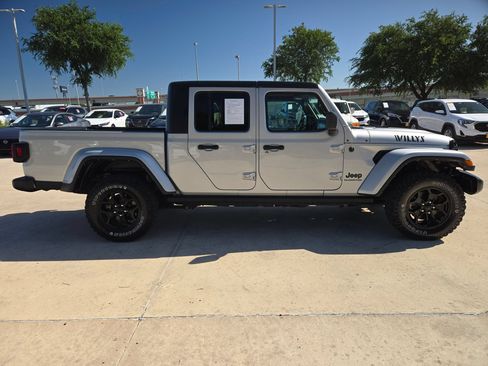 Used 2022 Jeep Gladiator Sport AWD/4WD image 2