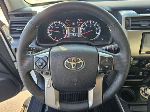 Used 2018 Toyota 4Runner SR5 Premium image 22