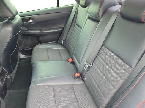 Used 2017 Toyota Camry SE w/ Moonroof Package FWD image 13