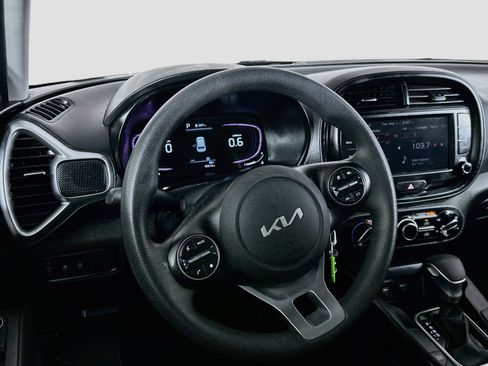 Used 2025 Kia Soul LX w/ LX Technology Package FWD image 18