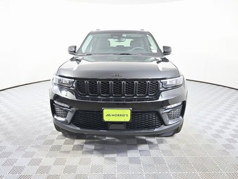 Used 2023 Jeep Grand Cherokee Limited w/ Black Appearance Package image 10