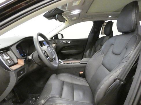 Used 2023 Volvo XC60 B5 Ultimate w/ Climate Package image 10