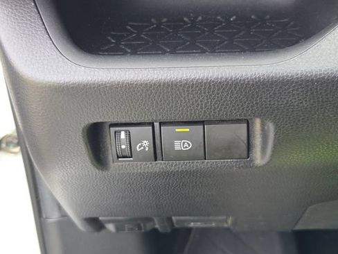 Used 2021 Toyota RAV4 LE FWD image 26