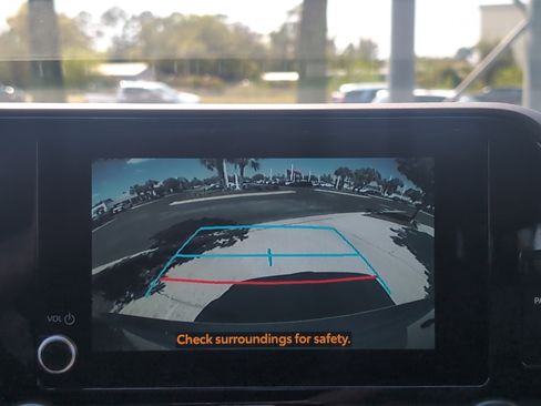 Certified 2024 Toyota Highlander XLE image 24