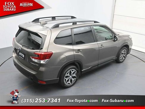 Used 2021 Subaru Forester Premium AWD/4WD image 30