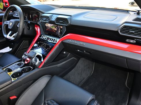 Used 2019 Lamborghini Urus image 7