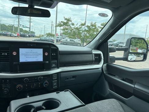 Used 2025 Ford F350 XLT AWD/4WD image 11