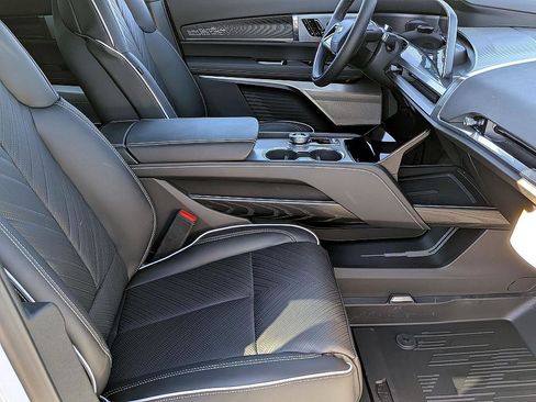 New 2026 Cadillac Vistiq Platinum image 32