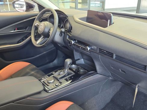 New 2025 MAZDA CX-30 Carbon image 5