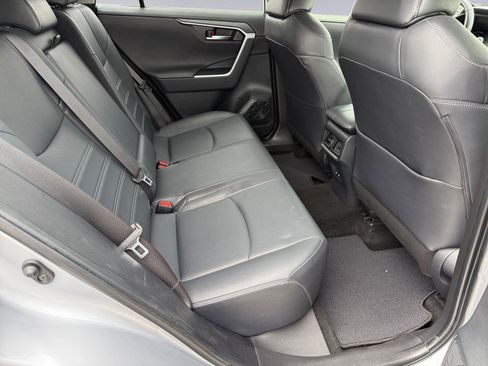 Used 2019 Toyota RAV4 Limited FWD image 18
