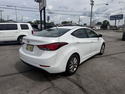 Used 2015 Hyundai Elantra SE w/ Option Group 02 FWD image 6