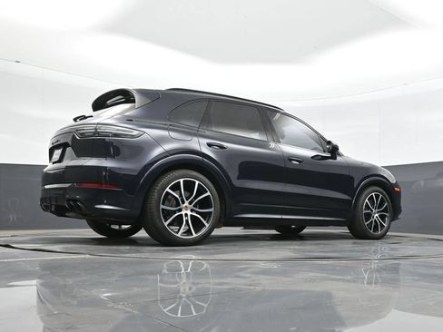 Certified 2023 Porsche Cayenne GTS AWD/4WD image 30