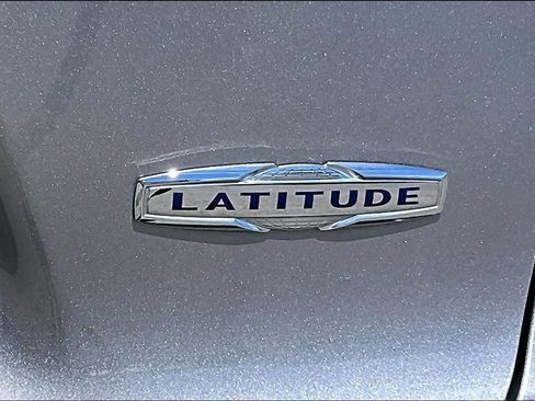 Used 2019 Jeep Cherokee Latitude Plus w/ Comfort/Convenience Group AWD/4WD image 7
