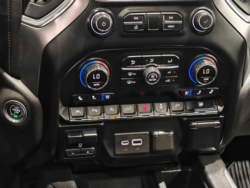 Used 2019 Chevrolet Silverado 1500 LTZ w/ LTZ Premium Package AWD/4WD image 8