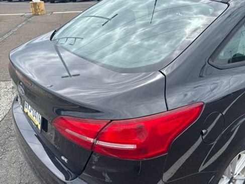 Used 2015 Ford Focus SE FWD image 14