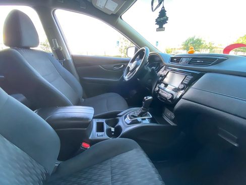 Used 2018 Nissan Rogue SV w/ Premium Package FWD image 15