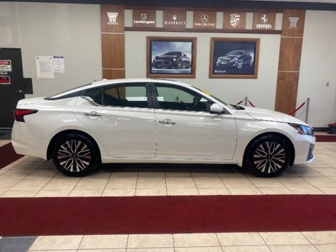 Used 2024 Nissan Altima 2.5 SV w/ SV Premium Package image 4