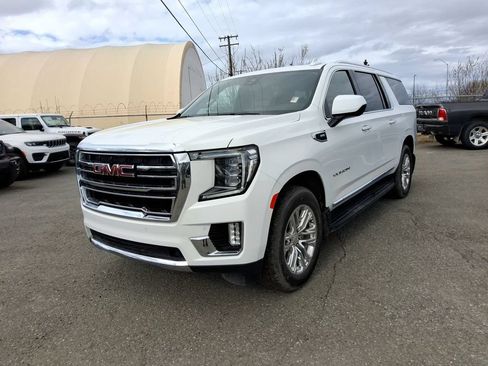 Used 2023 GMC Yukon XL SLT AWD/4WD image 4