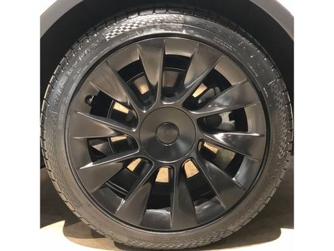 Used 2021 Tesla Model Y Long Range image 11