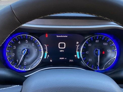 Used 2025 Chrysler Pacifica Select FWD image 21